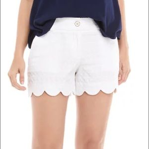 Crown & Ivy PETITE scalloped shorts 4” inseam